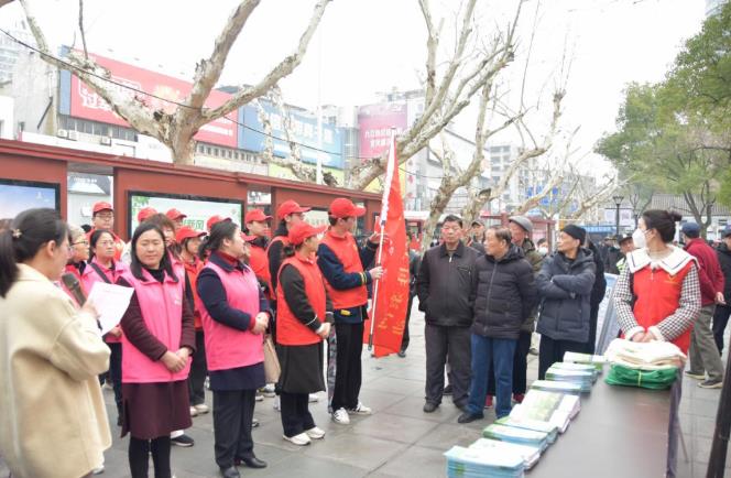 這些法，你需要知道！爭做文明先行者，共創(chuàng  )九江文明城——九江市生態(tài)環(huán)境局聯(lián)合市婦聯(lián)、巾幗志愿者協(xié)會(huì )結合創(chuàng  )文開(kāi)展普法宣傳